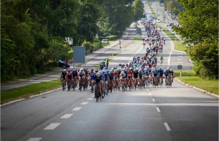Følg cyklisterne gennem Aalborg